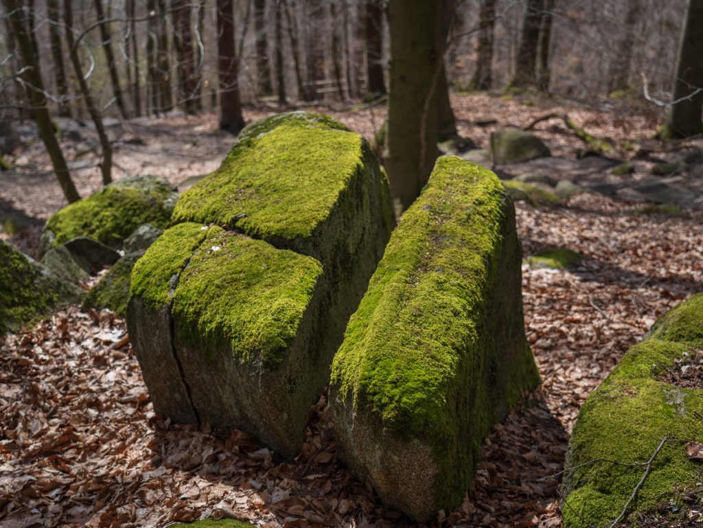 Split stone cube