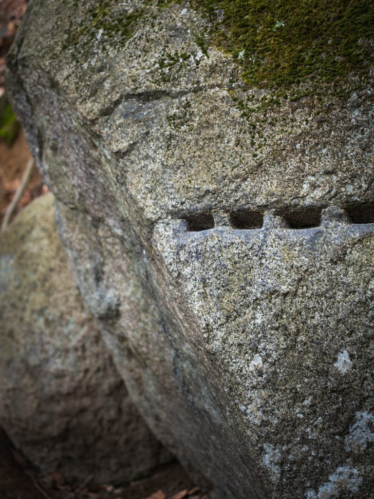 Holes for the splitting wedges