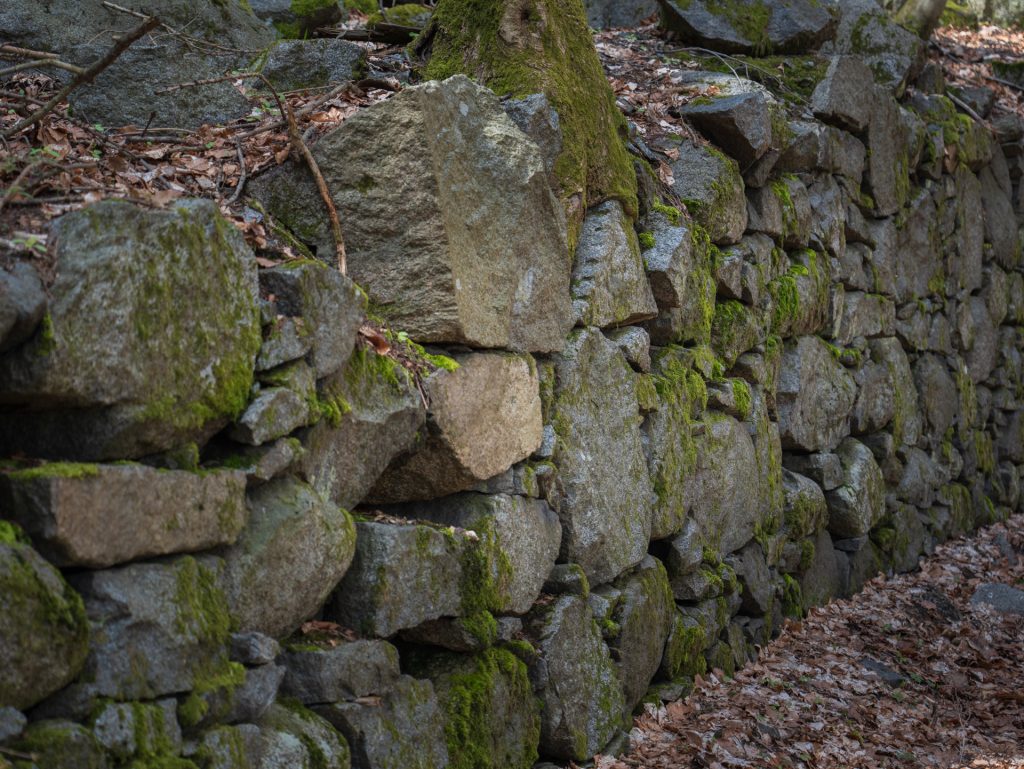 Dry masonry